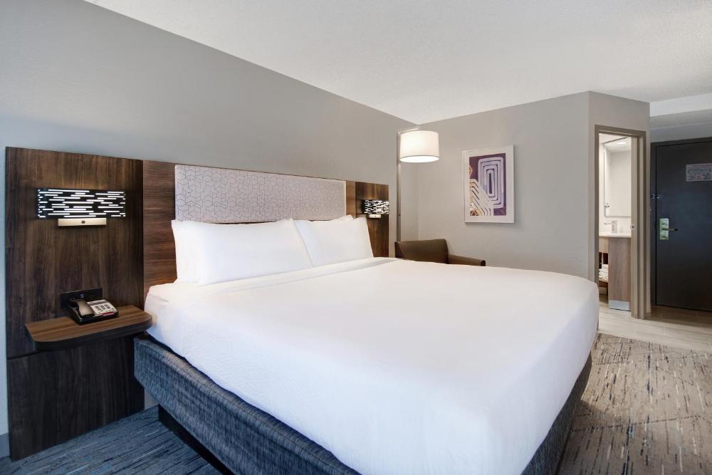 King Room - Mobility Access/Hearing Accessible interior